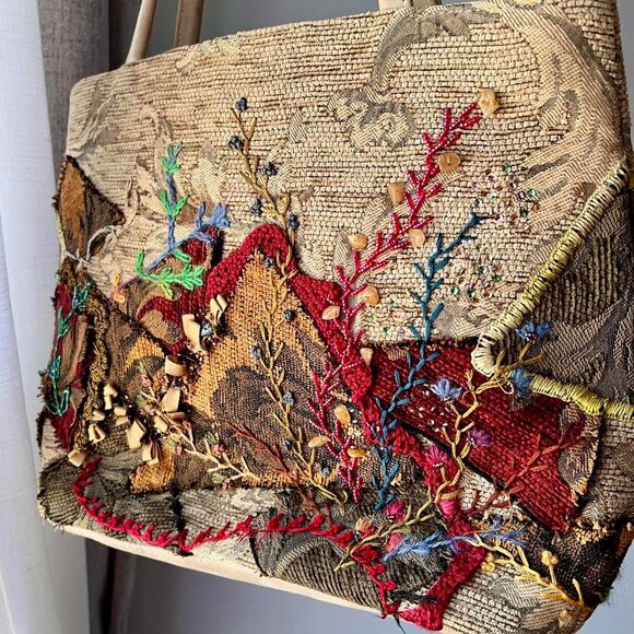 Vintage Bagteria Embellished Tapestry Handbag – Beaded & Textured Design - Picture 2 of 5
